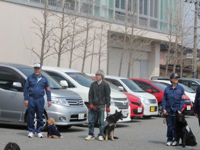 嘱託警察犬による、小学校防犯パトロール